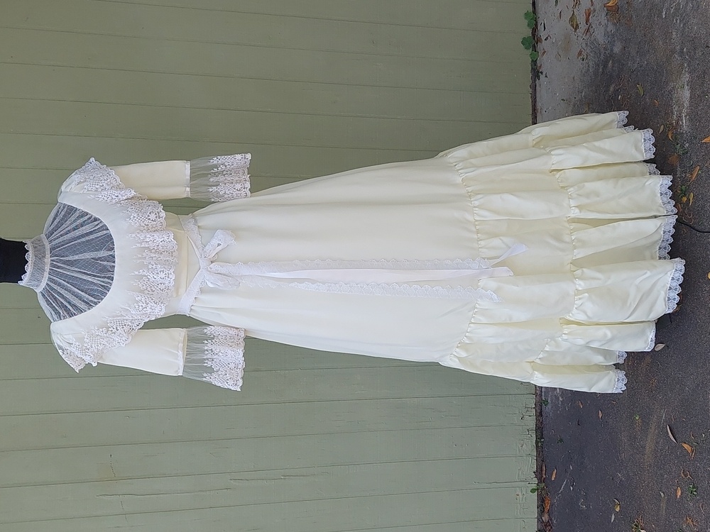 Vintage 1970s Country Elegance Lace Tiered Maxi Wedding Dress Tag Sz 8/Fit Sz 6